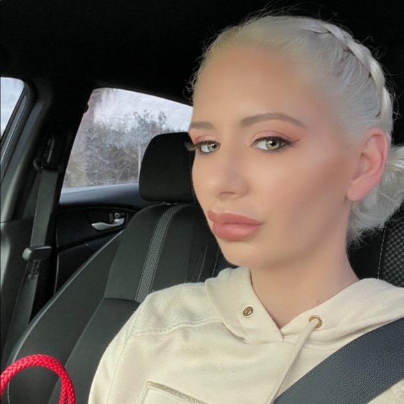 Meet your Posher, Brooke - Picture 5 of 12